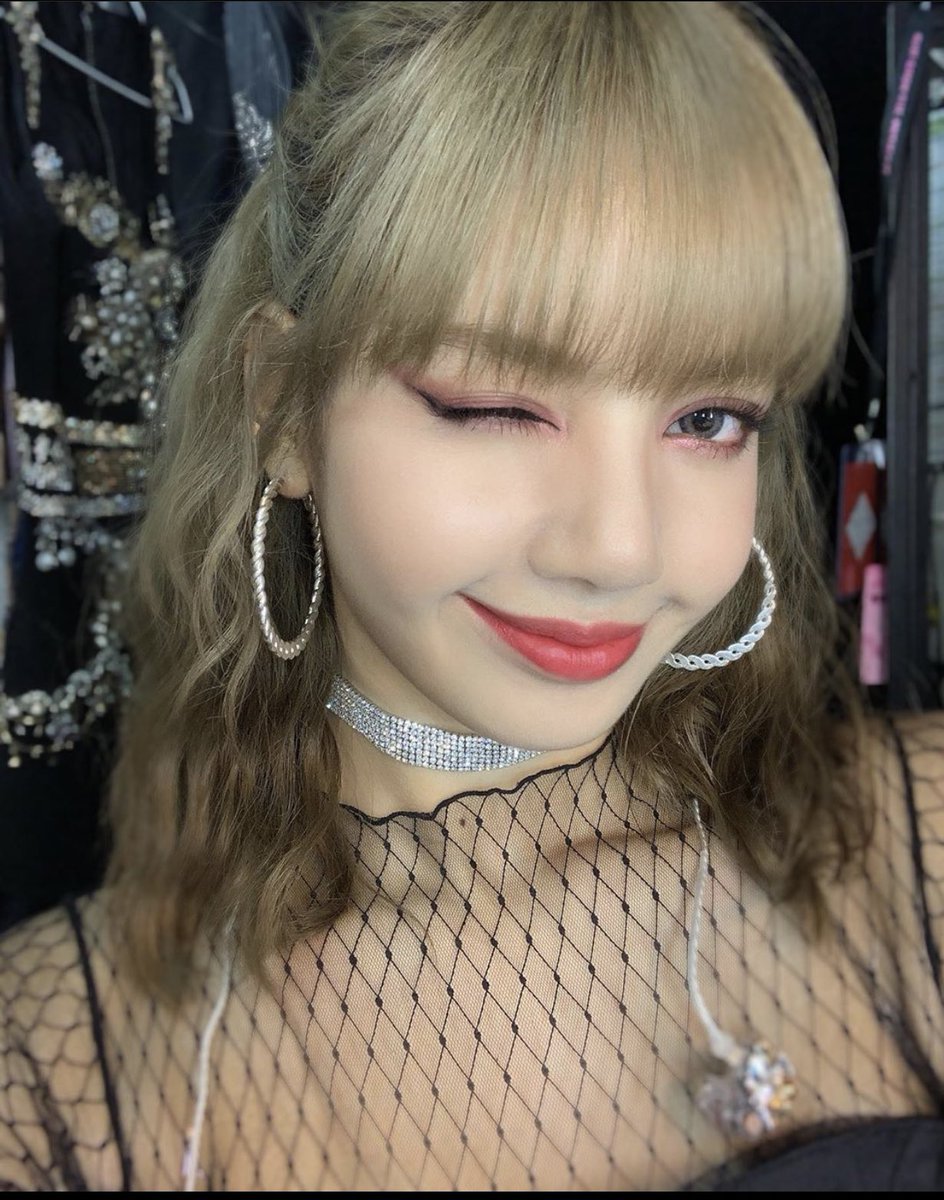 When you open your front camera and find out your are THE Lisa from Blackpink.  A THREAD #LISA    #LALISA  #리사    #リサ  #لیسا  #ลิซ่า  #블랙핑크    #BLACKPINK    @BLACKPINK