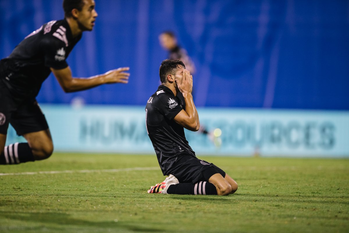 QpasaInterMiami's tweet photo. 0 puntos en 4 partidos.
De a ratos jugamos bien. El gol fue espectacular. Pero no nos pueden llegar 3 veces y hacer 2 goles. VAMOS. A seguir mejorando. Ahora apuntar a ganarle a #NYCFC y pasar como 3eros.
#VamosInterMiami! https://t.co/GWKO0raXt7