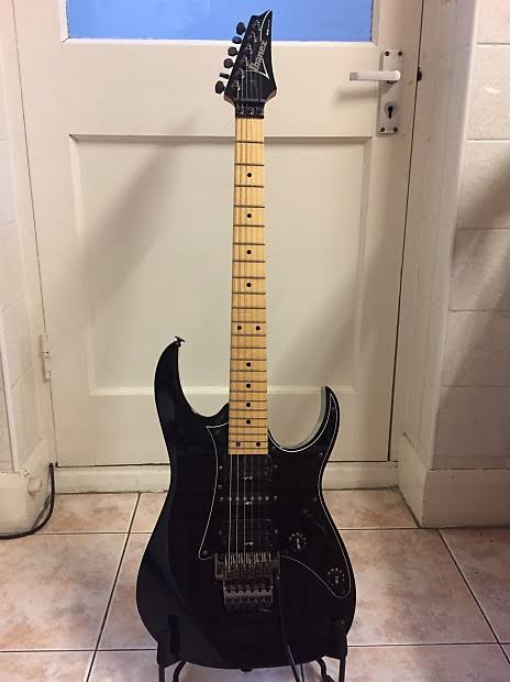 galankdana's tweet photo. Tuhan Yesus, requestku masih sama.
Ibanez rg550 japan, hsh, maple neck, matching headstock, sukur2 sama hardcase nya. 🙇 https://t.co/rDfTCcsMIe