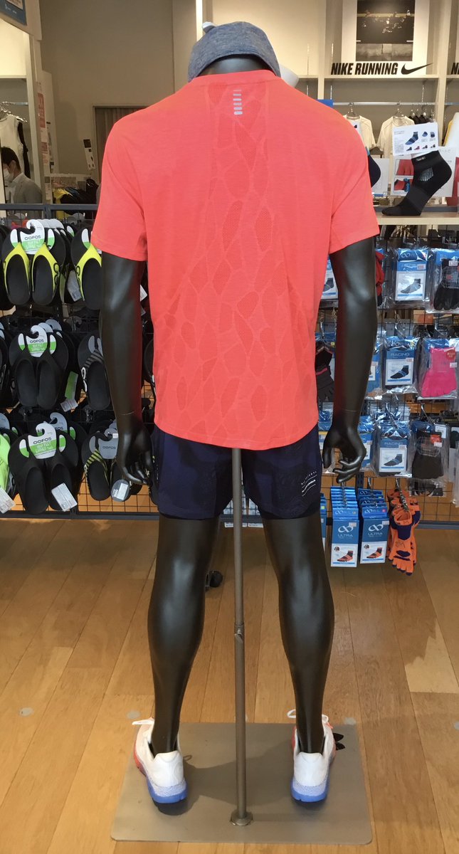 ARTSPORTS_1967's tweet photo. #アートスポーツ本店 です。
#アンダーアーマー 商品が一部 #SALE になりました🏃♂️🏃♀️
Tシャツ:防臭加工◉通気性◉肌触り◉
パンツ:インナーハーフタイツ&携帯収納ポケット付き
#SPEEDPOCKET
#ランニング にオススメウェアです😊
https://t.co/HCbdElnodQ
https://t.co/Rsyu3vlSOu https://t.co/GyzlwPRrPx