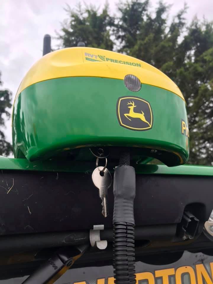RVTractors's tweet photo. 📡🔐Lockable bracket for StarFire receivers👍🏻
Charlie Henderson has been installing a lockable bracket to a customer’s StarFire 6000 receiver, it locks it to the cab to help deter thieves.
Would you be interested?
📞RVT Precision team 01743 289100
#RVTPrecision @johndeere https://t.co/OF4jfqblRn