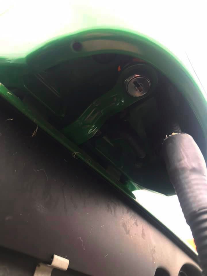 RVTractors's tweet photo. 📡🔐Lockable bracket for StarFire receivers👍🏻
Charlie Henderson has been installing a lockable bracket to a customer’s StarFire 6000 receiver, it locks it to the cab to help deter thieves.
Would you be interested?
📞RVT Precision team 01743 289100
#RVTPrecision @johndeere https://t.co/OF4jfqblRn