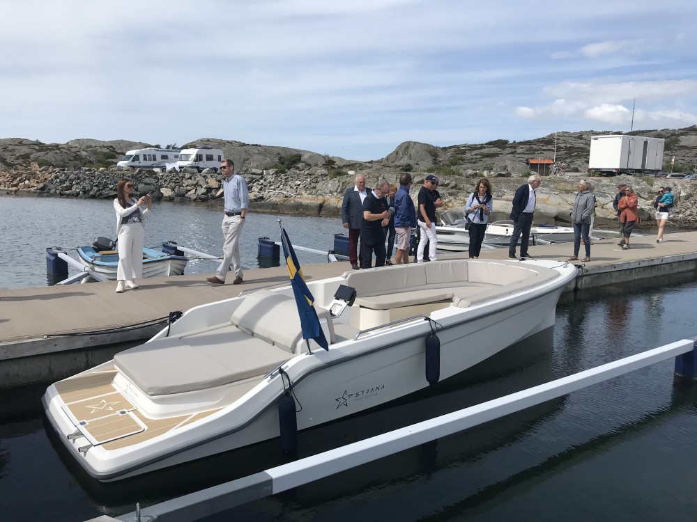 sustify's tweet photo. En Nordisk Stjärna är född – Strana är elbåten utan kompromisser. Jungfrufärden med den världsunika nordiska elbåten blir i Göta Kanal. #xport är med på färden #innovation #hållbarhet https://t.co/hnxvA8CeKe https://t.co/AeloQIvwmi