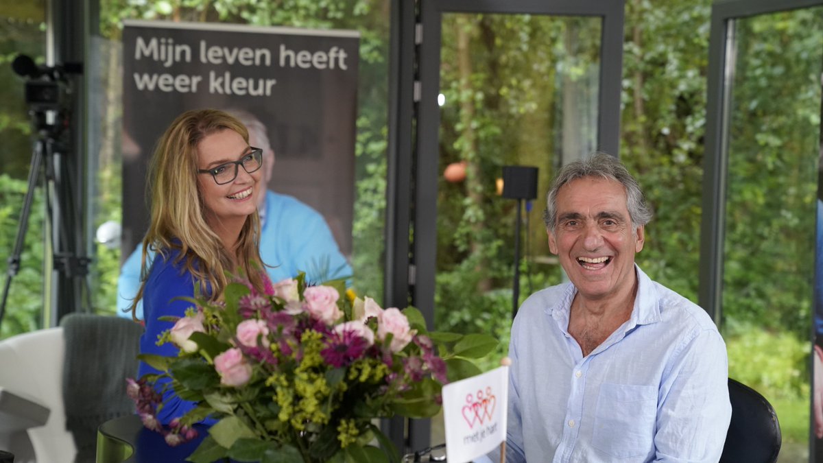 met_jehart's tweet photo. Gisteren waren de opnamen voor het #metjehartmatinee met als thema Zomer. Kijk het matinee zondag 26 juli om 16.30 uur op @kijkbijons. Presentatrice @HellavdWijst en pianist Aristakes @infohouseofeven maken er weer een geweldige uitzending van. 🧡❤️🧡
#tegeneenzaamheid #metjehart https://t.co/qIllk7058e