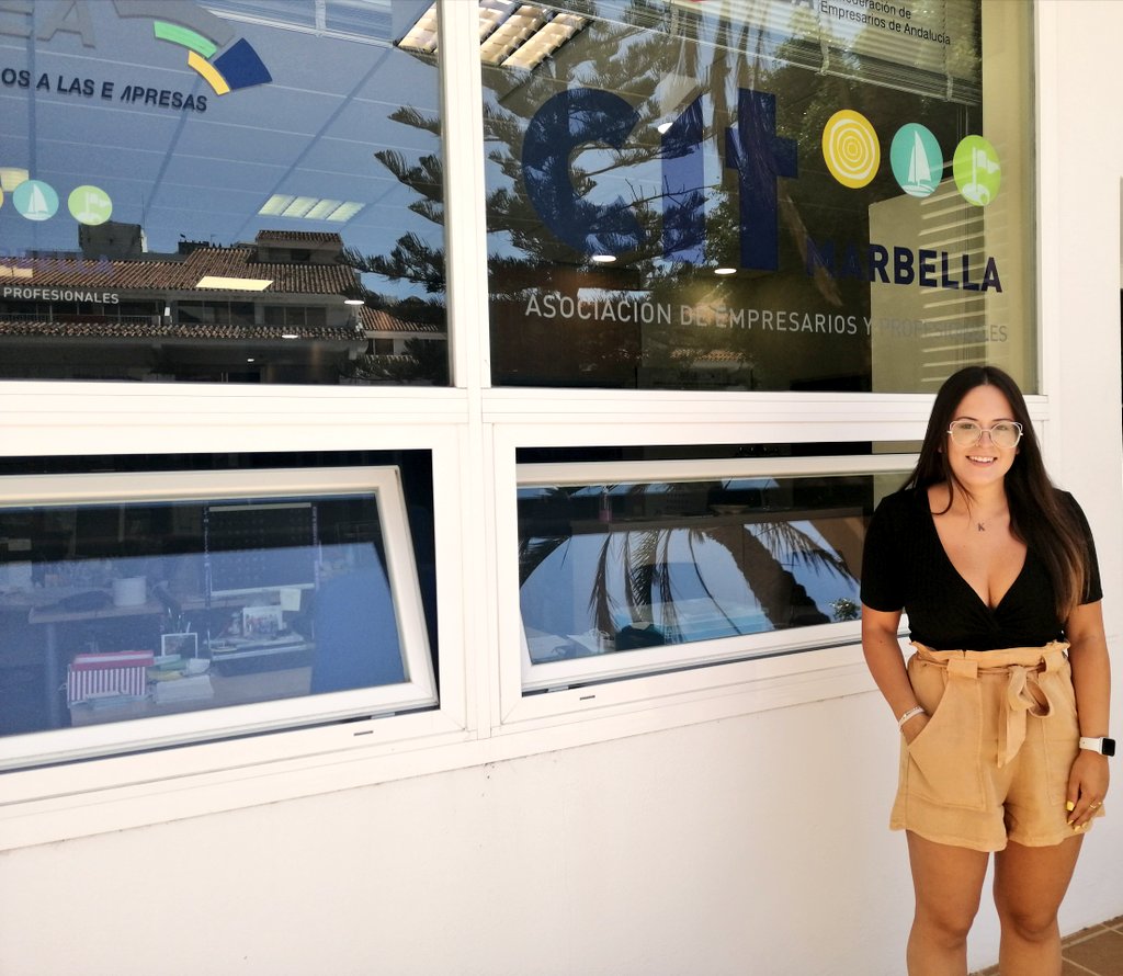 citmarbella's tweet photo. Tenemos el gusta de presentaros a nuestra becaria que está terminando su Master de Comunicación Corporativa y Digital

Un gustazo @KarinaD25 de acogerte este verano 😎 con nosotros 💪😉

                  ¡¡¡ Bienvenida!!! https://t.co/CgTJQVxQjd