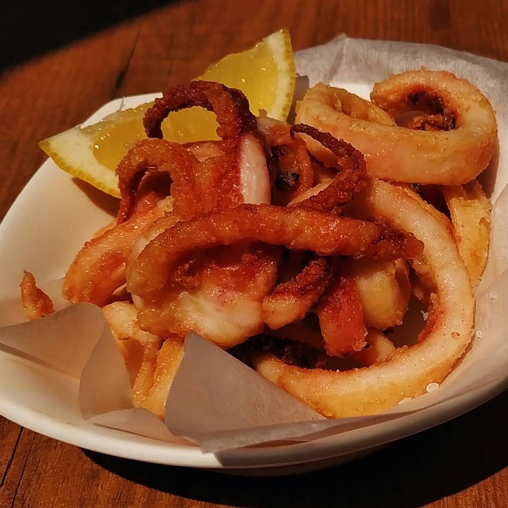 BasqueBites's tweet photo. In moments of darkness, fried squid will always be there to pick you up.
Stay gold baby!
.
.
.
.
.
#calamares #squid #rabas #fritura #calamari #fried #solidgold #pasaia #txipiron #txipirones #tentacles #pintxo #pintxos #foodporn #nomnom #yummy #igfood #food&wine #bareaders… https://t.co/nx03RDtVRj