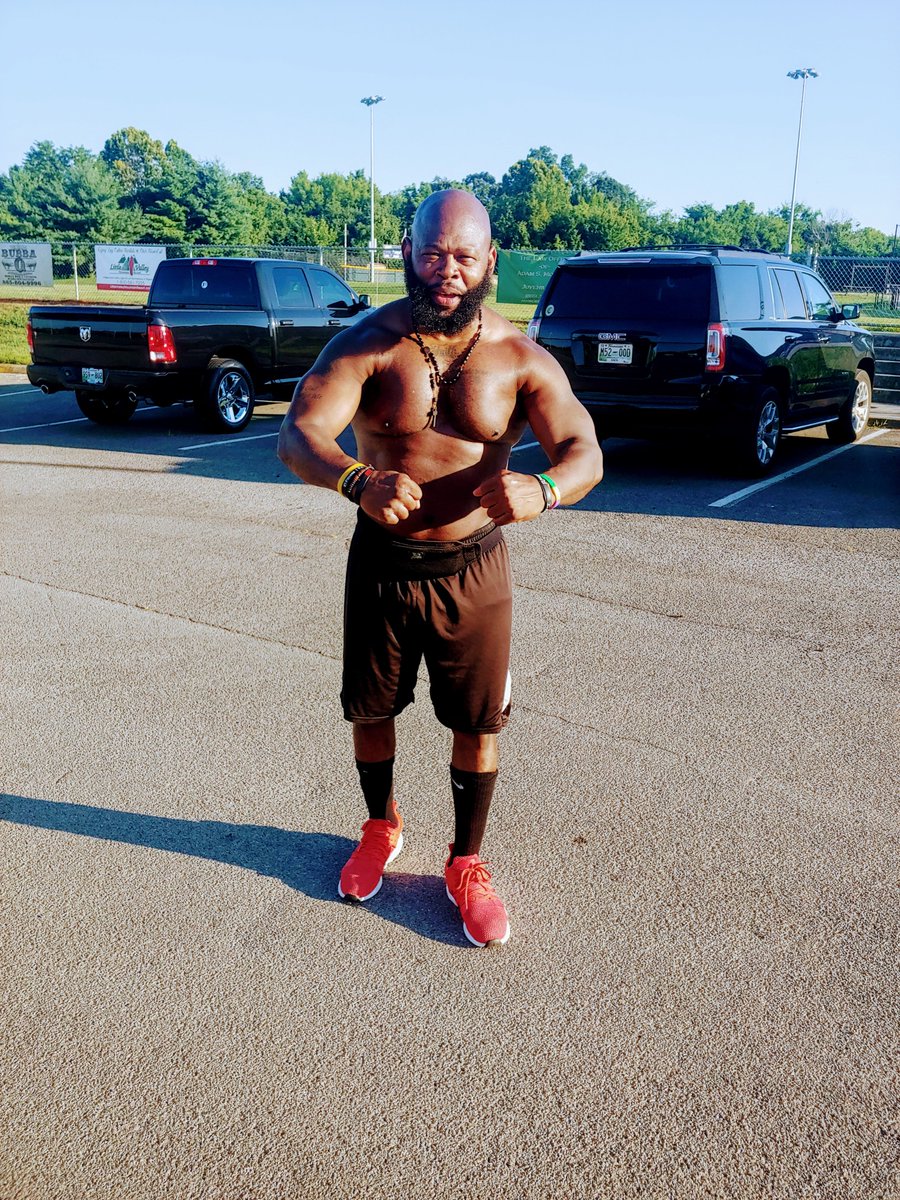 barrylinson34's tweet photo. Wed morning update on my pushups this morning,i just completed 3,540 pushups dawgs dont eat with cats feelin nifty at 50 @Corneliocmc  bout to take my guns and get them registered at the court house @F3Nation  @F3Knoxville  @F3Florence  cheatsheet reppin Knoxville👊🏿👆💪 https://t.co/6hdrDsSO1G