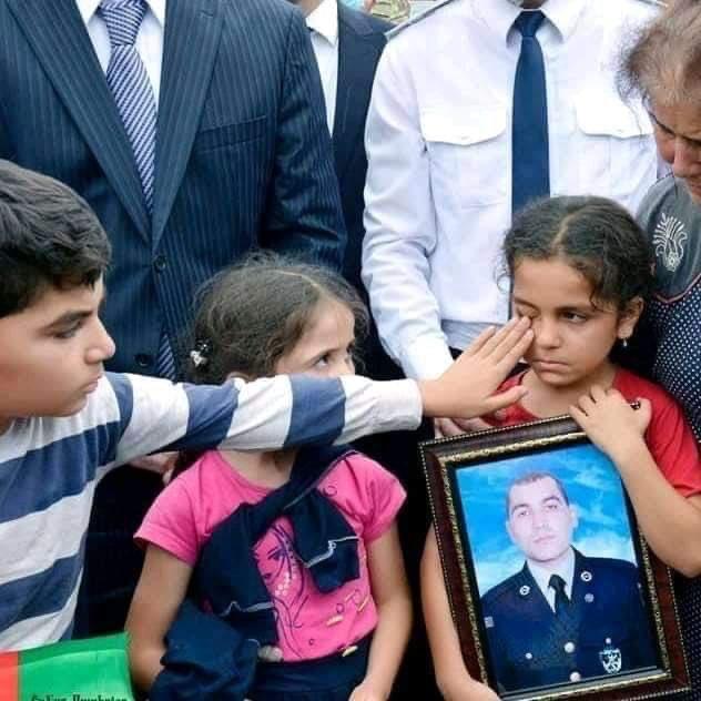 FaridBaghirov's tweet photo. #StopArmenianAggression This is the photo of a little brother who wipes his sister's tears. Their father was killed by Armenian army forces on 13 July. https://t.co/nl5ggkxt4y