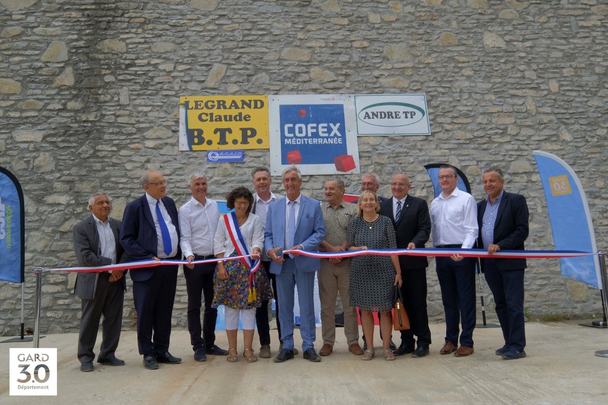 Gard's tweet photo. TRAVAUX PRÉVENTION 🚧💦 | Le #Gard sécurise les déplacements des #Gardois à hauteur d’#Anduze sur la #RD907 ! Ce matin a eu lieu l'inauguration des travaux de confortement de la digue.
👉 Coût total 6M€ dont 1,2M€ pris en charge par le Département.
#prevention #inondations https://t.co/VX6jIgmaYV