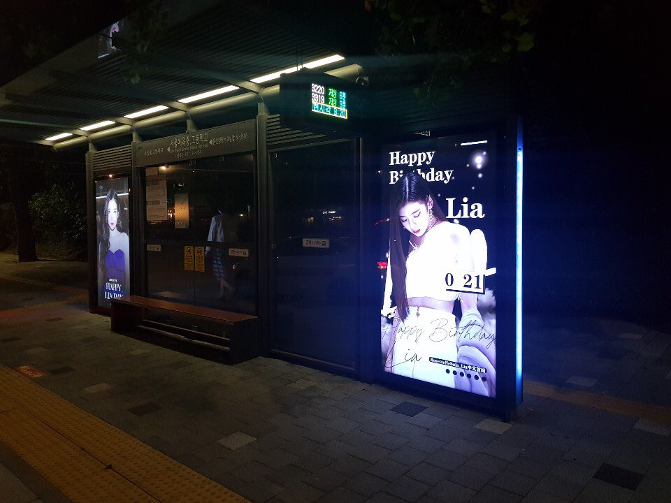 RN_Lia_CN's tweet photo. #리아 #Lia #ITZY #있지 #HappyLiaDay 
🎂리아 2020년 생일 응원𝓟𝓪𝓻𝓽 3🎂

버스쉘터 광고 올렸습니다~
장소:🚇 24-234 서울체육중.고등학교 (보성중고등학교 방면)  
시간:⏰7.15~8.14

🌟보러 갈 때는 반드시 마스크를 착���해주시기 바랍니다~!💪🏻

사진 출처:@echo_lia 감사합니다!❤️ https://t.co/ePSPTsM2tX