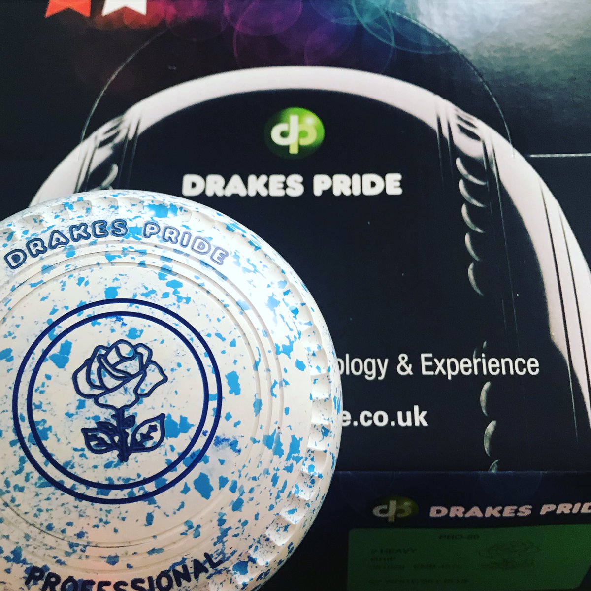 Ooooohhhhh so very excited about this delivery from <a href="/Drakes_Pride/">Drakes Pride</a> can not wait to get #back2bowls. Loving them. You best get some coloured chalk <a href="/itsjustkirsty/">✨ Kirsty Richards ✨</a>!