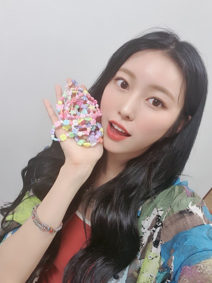 MMLDxYeonHa's tweet photo. Jane aka 'MOMOLAND Art Angel' https://t.co/i8tGINphCc