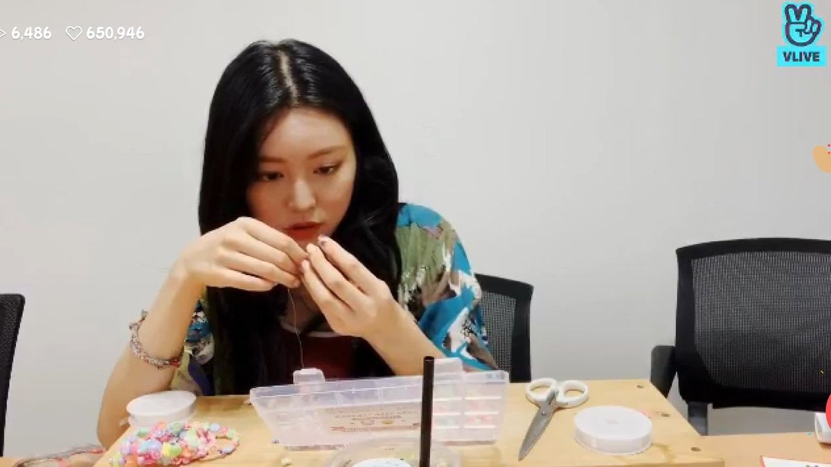 MMLDxYeonHa's tweet photo. Jane aka 'MOMOLAND Art Angel' https://t.co/i8tGINphCc