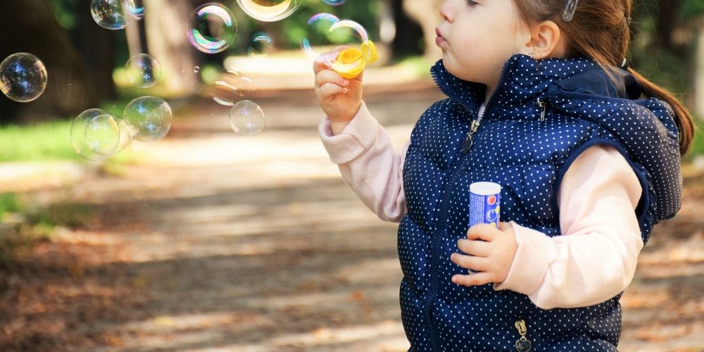 How beautiful is that?

#kid #soap #bubbles #child 
#outdoorskids #kidsoutdoor #outdoorwithkids #outdoors #hiking #camping