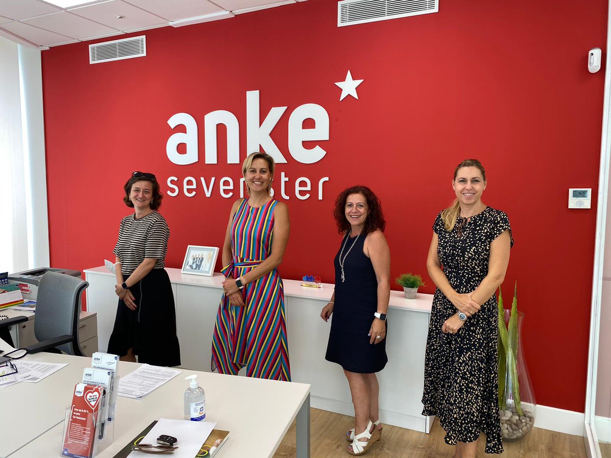 ankesevenster's tweet photo. Gracias a @Mar_Romero_ y @ChusB64 por vuestra visita a nuestra agencia. Un placer recibiros😀 https://t.co/XWpCiVSEjm