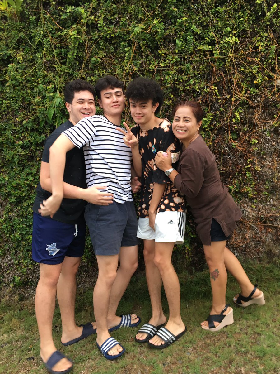_harryharris_'s tweet photo. celebrating dad’s 50th birthday, i love you all 😌🥰 #coronacant https://t.co/iWVLPHJLdo