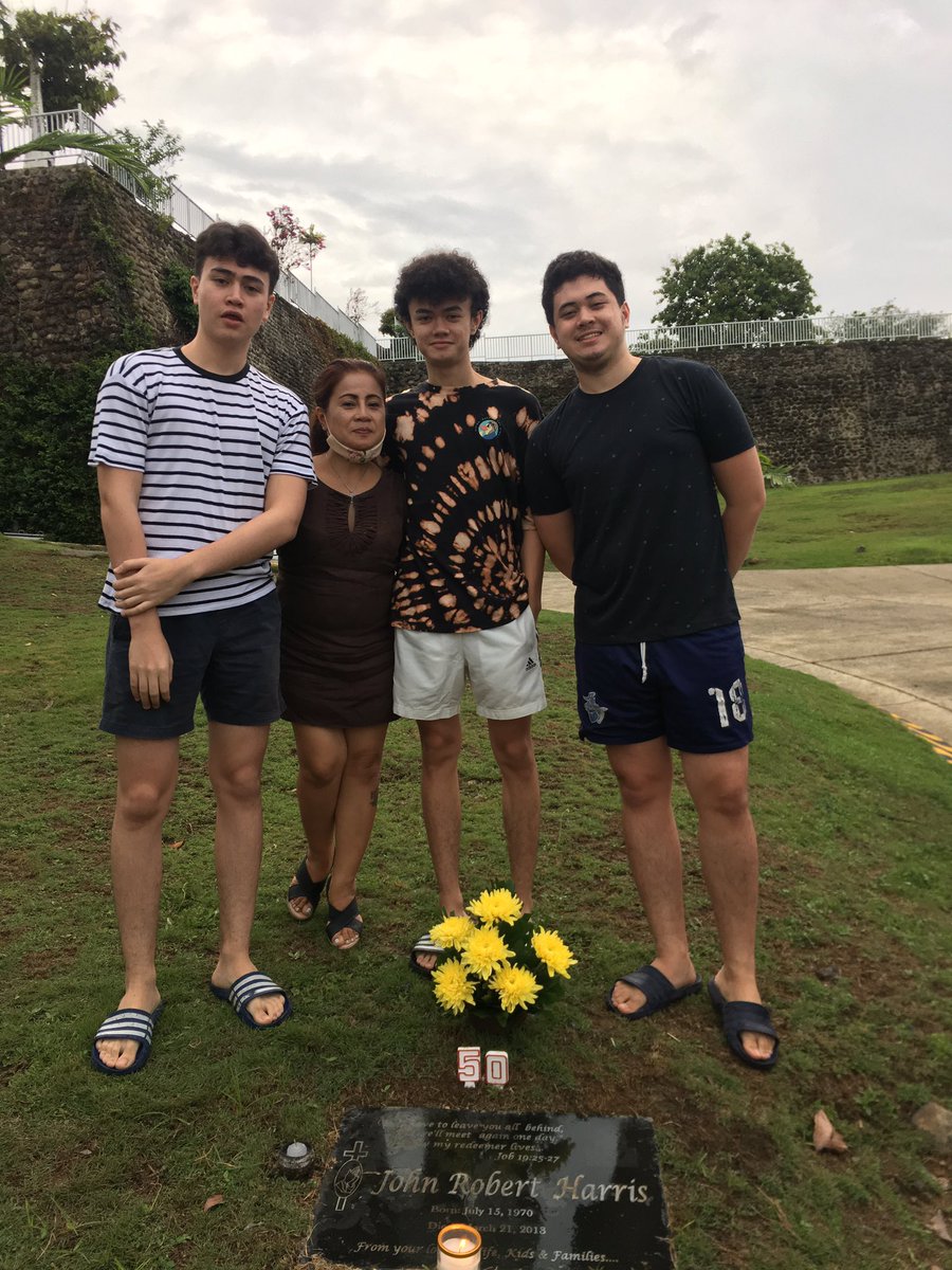 _harryharris_'s tweet photo. celebrating dad’s 50th birthday, i love you all 😌🥰 #coronacant https://t.co/iWVLPHJLdo