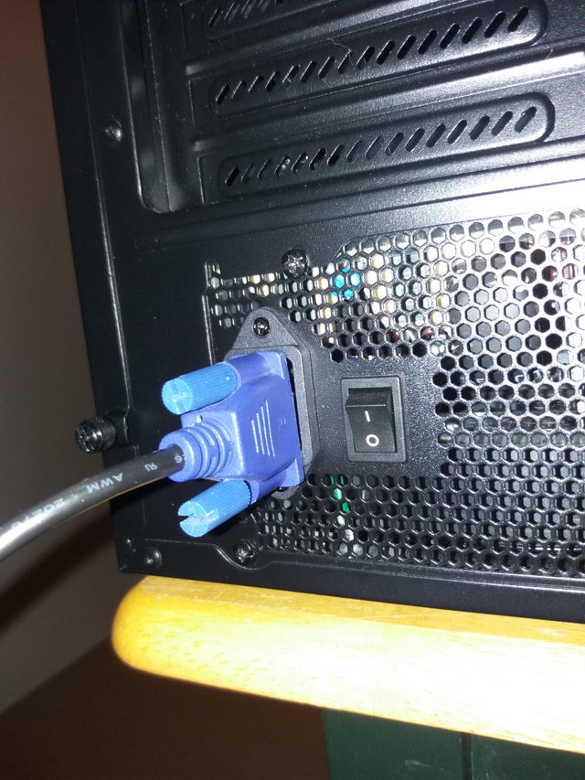 nixcraft's tweet image. How can you put cable into the port? Ugh. Via reddit.com/r/iiiiiiittttt…