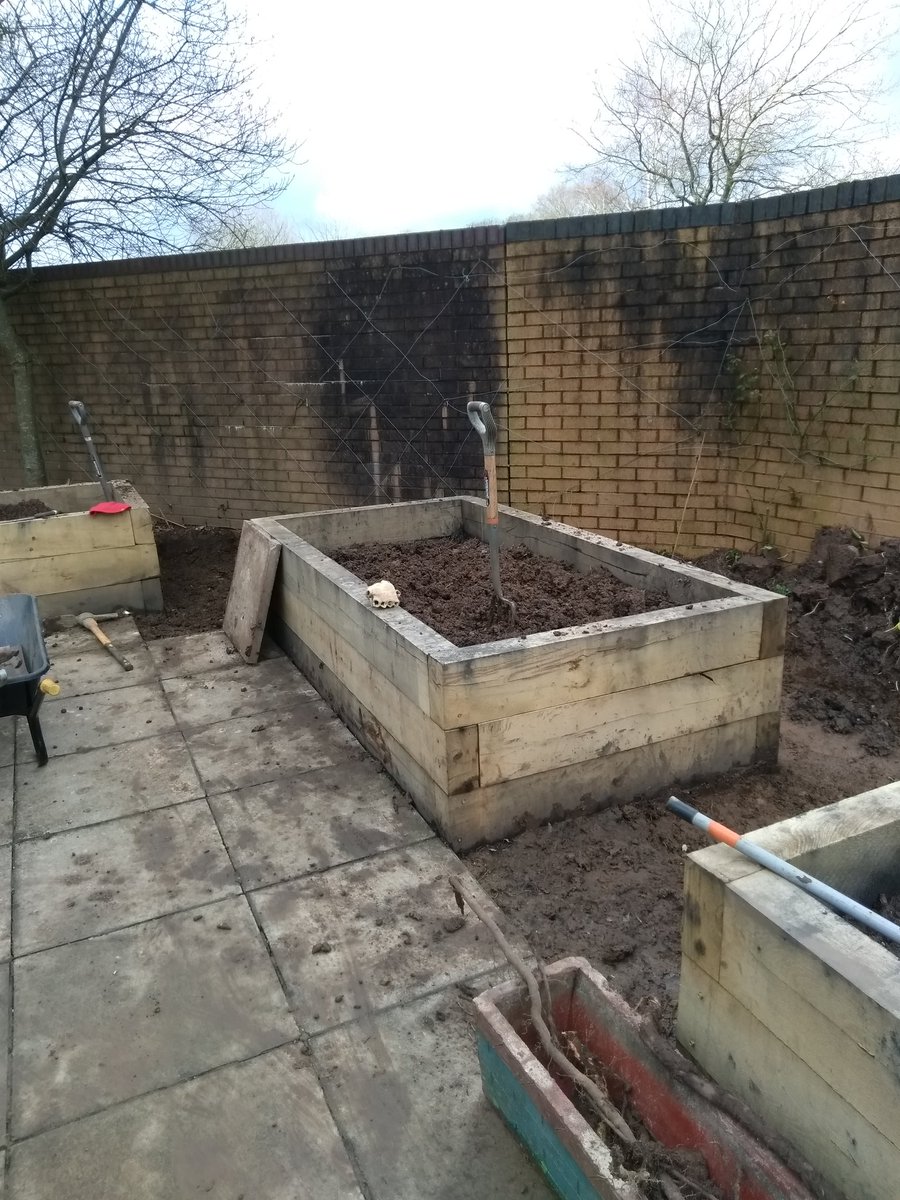 Andywales55uk's tweet photo. Our garden &amp; wildlife project are doing so well now with all the rise beds being used &amp; the wild bird feeder station is doing very well with the small birds back in the garden at last &amp; still got magpies as well.🐦📷😀🌱🌿☕🏴󠁧󠁢󠁷󠁬󠁳󠁿 https://t.co/8bW2bU7dcp