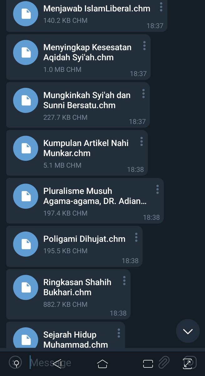 lilaccountz's tweet photo. Jadi kemaren malem gue ngetwit iseng bilang seneng abis dikasi 30+ pdf (dlm format chm) buku2 bagus sama sender paket👍

Trus gue ga expect ternyata banyak yg rep mau, dan gue ijin sama sender paket buat share itu di g drive, ternyata boleh🥳

Rt/like biar dishare ke yg lain ok? https://t.co/lFqEiRQ8cC