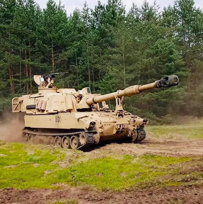 USAGStewartHAAF's tweet photo. Just your #HumpDay morning commute into the woods with the @3rd_Infantry's @SpartanBrigade 1-9 Field Artillery Battle Kings to put steel on target in #FortStewart's training area.
#ROTM #3ID #KeepTheFire #SendMe #BattleKings #2ABCT https://t.co/XXnqCf31fD