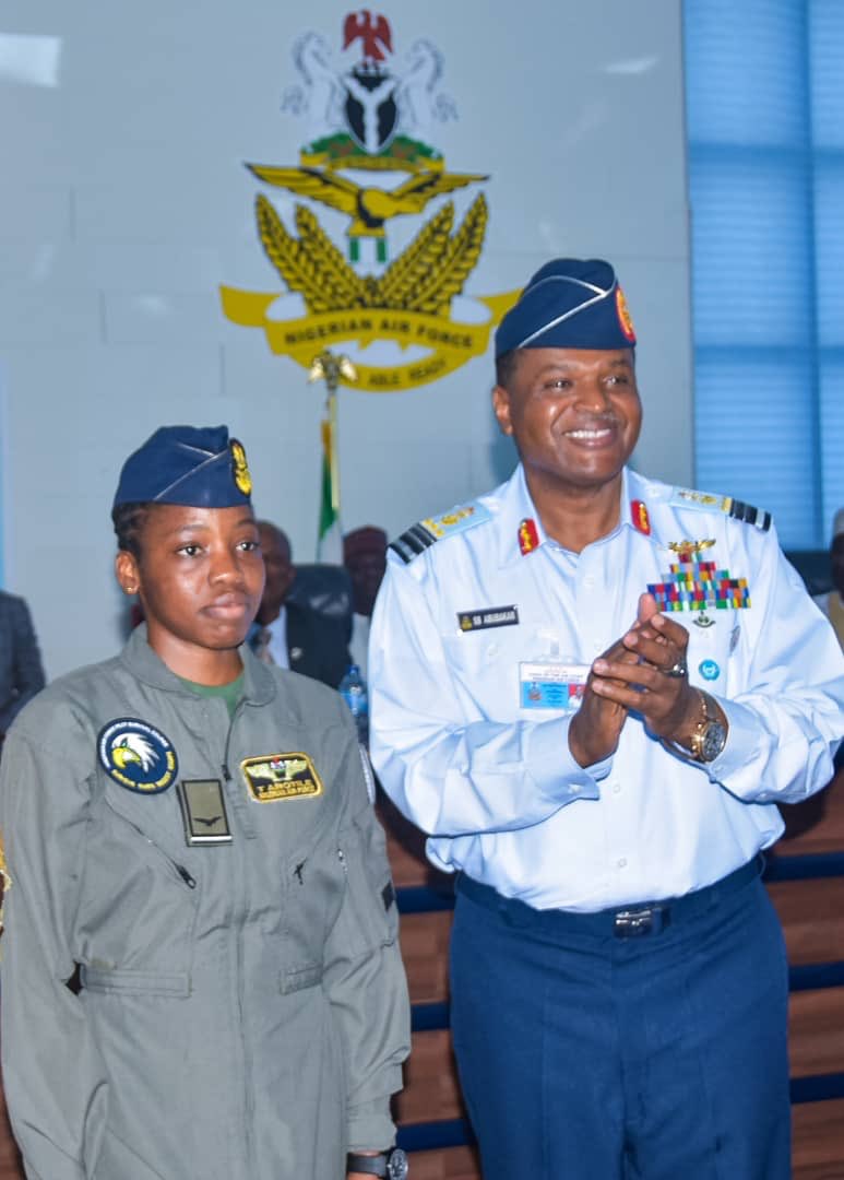 CAS_AMSadique's tweet photo. (1/4) I was heart broken when I received the sad news of the death of Flying Officer Tolulope Arotile yesterday in Kaduna. Tolulope, who was winged in October 2019, as the first female @NigAirForce combat helicopter pilot, was one of our shining young stars. https://t.co/ZCjwMy2dwE