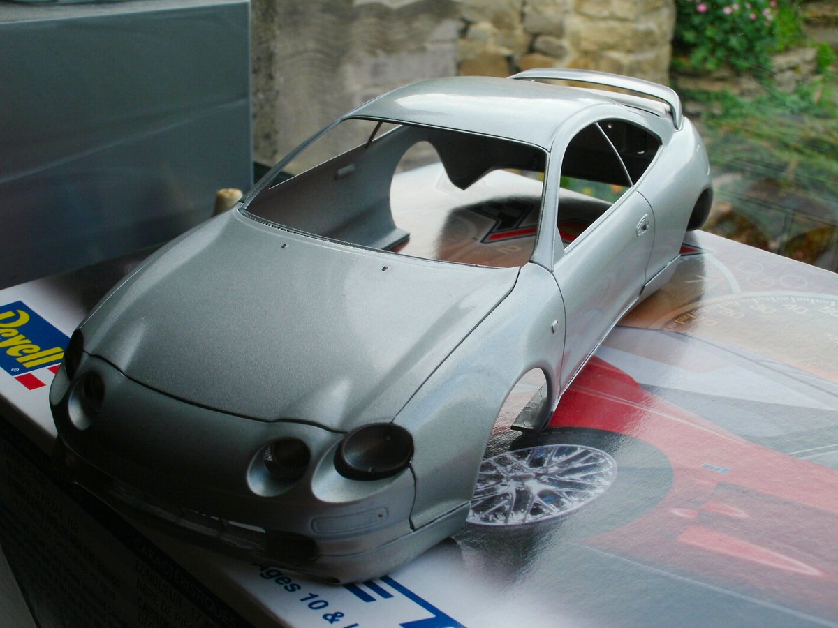 HirakawaDavid's tweet photo. A build of the Celica. The interior was painted as best as I could. The bodywork went through a lot of polishing after a clear coat. #HirakawaStudios #Toyota #Celica #SSIII #Tamiya #Scalemodel https://t.co/virDQKkbwZ
