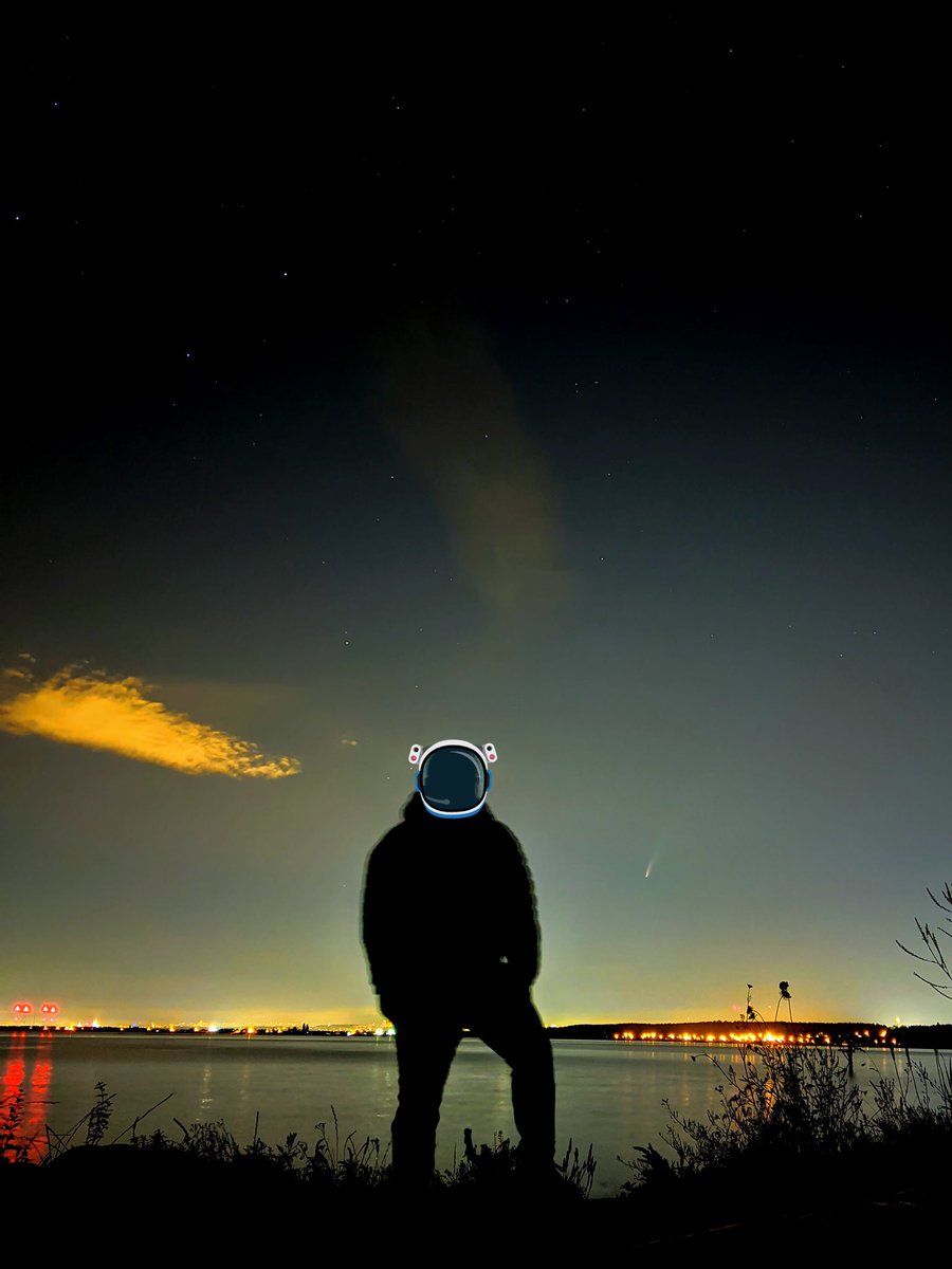 ReallyAGL's tweet photo. I did a little stargazing 🔭 tonight 🌌 #cometNEOWISE #cometNEOWISEselfie https://t.co/OgHvmM64Oc
