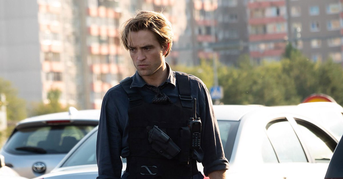 TheFilmUpdates's tweet photo. “The characters in #Tenet wake up one day and everything they thought they were conditioned for and every skill set they thought they had are suddenly completely unsuitable for the reality they are living in. And they have to adapt really quickly to survive.” - Robert Pattinson https://t.co/ODLdxPvIlE
