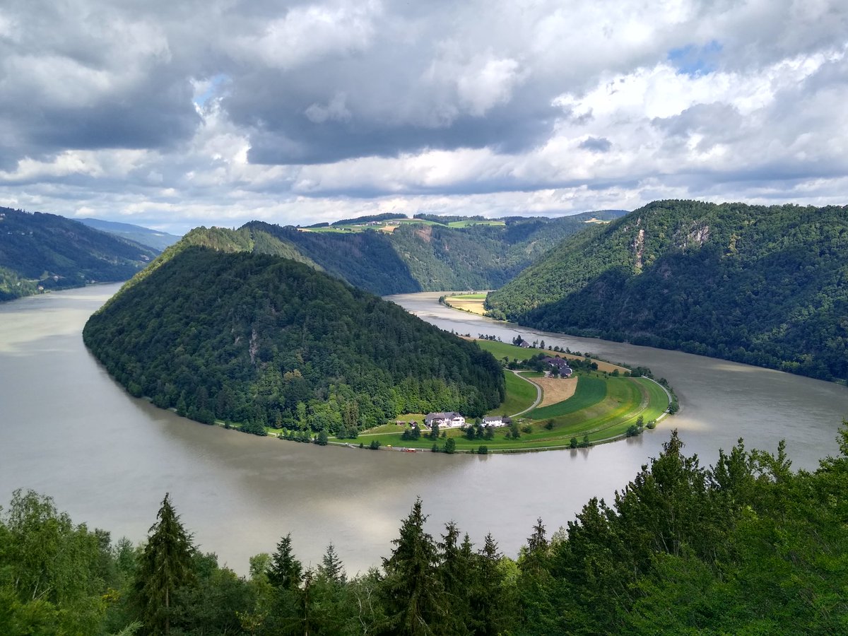 fa_biolous's tweet photo. What if you could give a 180° turn to your live?
Today, you have the power to be whatever you want!
#XploringTheWorld - Schlögen, Austria https://t.co/7Xo6vTDzse