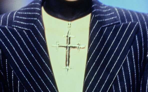 Black was the predominant colour, appearing in 53 of the 83 looks. Religious belief and cristian symbols were highlights of the show, harmonising with oversized jewelled crosses.