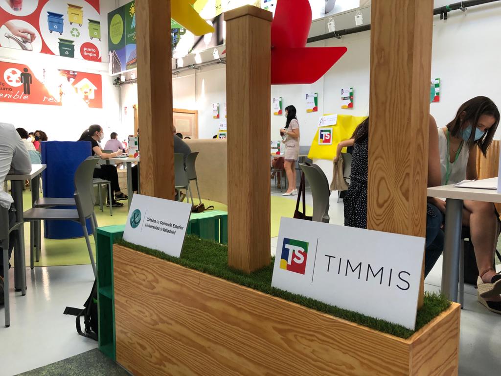 PalenciaAyto's tweet photo. Hoy ha arrancado en el #EFIDES la primera edición del programa @GlobalTimmis para la promoción del emprendimiento entre 30 jóvenes palentinos gracias a la colaboración de la @ADLPalencia y la facultad de @comercio_uva. Mucha suerte a todos en esta aventura! https://t.co/RFOnzrmhFm