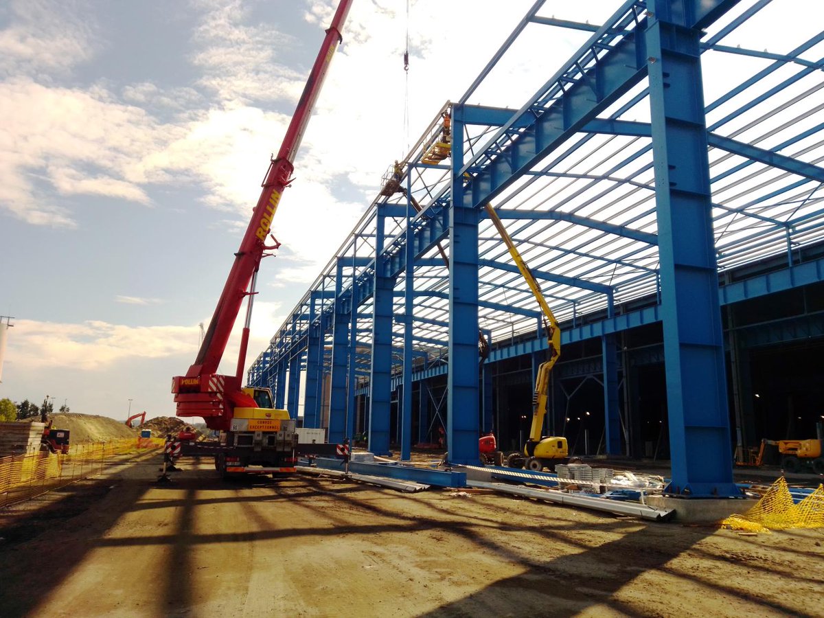 En <a href="/metaldeza/">Metaldeza</a> seguimos trabajando para cumplir nuestros compromisos. En la imagen se puede ver la evolución del proyecto de una planta de alambrón en Bayona, Francia.
#steelconstruction #construction #steelstructures