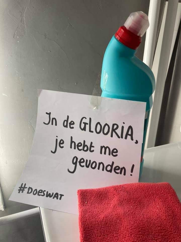 Sterkjr's tweet photo. Deze moeder is een heldin! #doeswat
#schoonmaak #thuiswerken #mees #opruimen #duidelijketaal #datissterk https://t.co/FW2KWfVaec