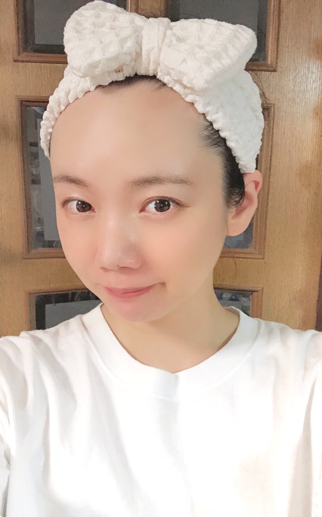 宇塚彩子 ミカヅキモモコで可愛いヘアバンド見つけてしまったので最近は家に帰ると大体こうなる 宇塚彩子 ミカヅキモモコで可愛いヘアバンド見つけてしまったので最近は家に帰ると大体こうなる
