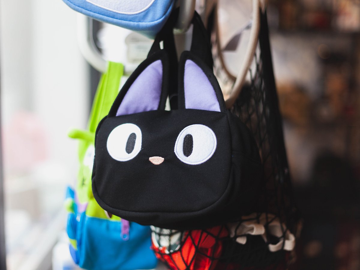 Bentoandco's tweet photo. One magical black cat, looking for his forever home. Perfect companion to young witches-in-training 🎀🐈.

Check out the Jiji Die-Cut Lunch Bag here!
https://t.co/vdxalmg1wU

#bentobag #jiji #Ghibli https://t.co/umNOdbOmGa