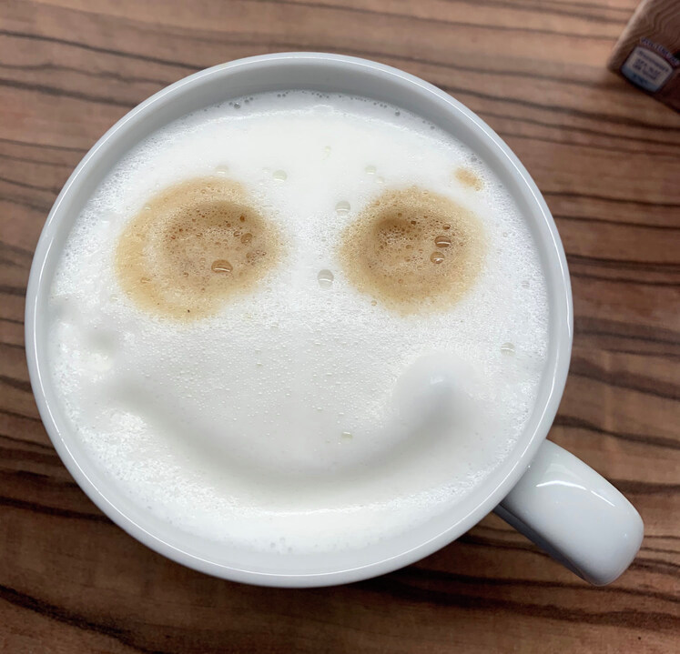 ME__digital's tweet photo. Good mornings start with a friendly coffee 😊 #keepsmiling 
.
.
.
#coffeebreak #goodmorningcoffee #coffeeattheoffice #lifeatfreenetdigital #freenetdigtal #berlinoffice #teamwork #onlinemarketing #digitalmarketing https://t.co/Ii7sLinhir