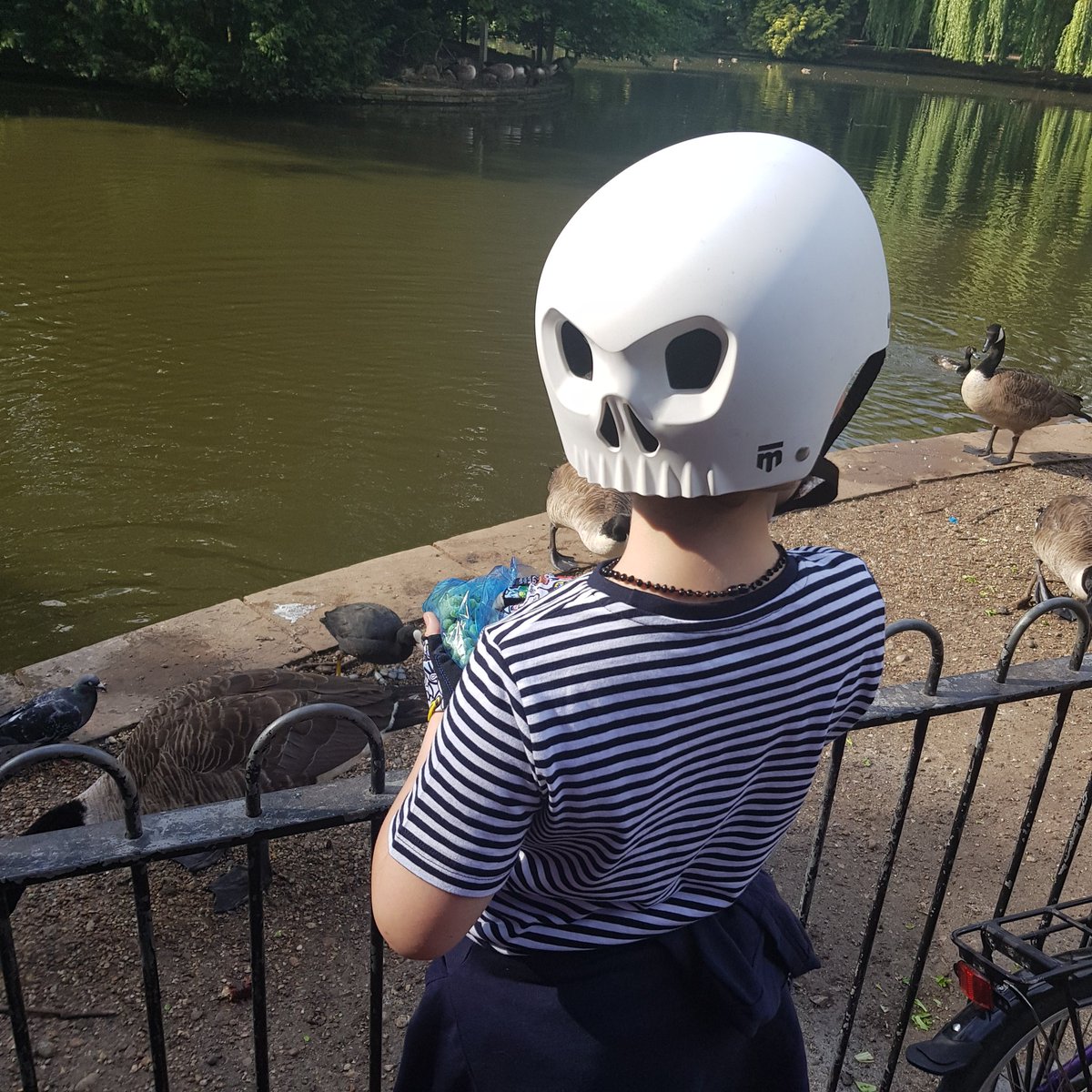 cat__ryan's tweet photo. Beautiful ride out this morning in #peckhamrye #NunheadCemetary https://t.co/nqxgu2xxDN