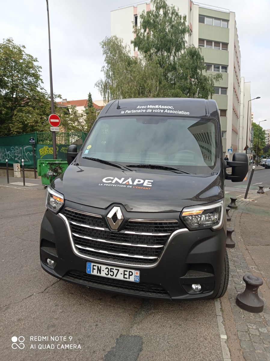 la_CNAPE's tweet photo. Sur la ligne de départ pour la livraison des dons reçus pour l #opérationCNAPEsolidarité dans notre caravane du tour! Merci @renault_fr & @Mediassoc_off, Strickbrand pour le flocage. Merci à nos donateurs @Cdiscount @mattika74813225 @FondationPSG @SocieteGenerale #comptoirdeslys https://t.co/KbpqbmPKXC