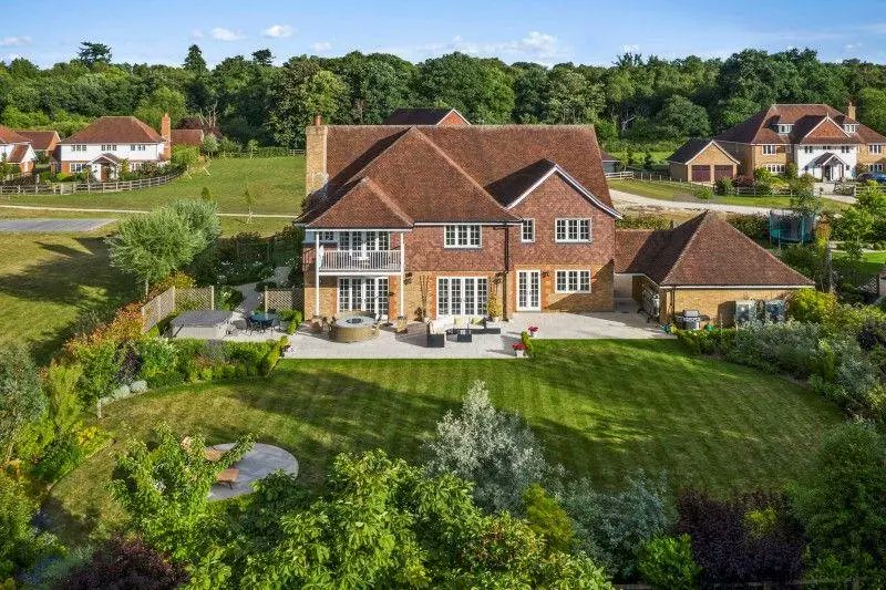 OnTheMarketCom's tweet photo. The perfect British lawn?  Looks pretty good to us....

#onthemarket in a very sought after location with @HillClements

https://t.co/k2JsaPTT2Q https://t.co/A0cVG4DeBL
