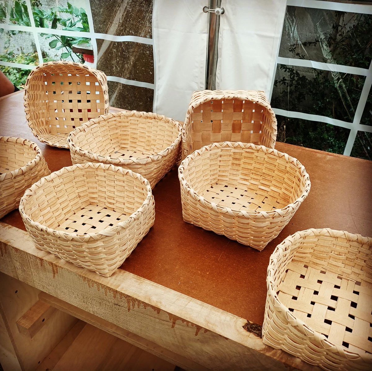 TheEbonist's tweet photo. Very proud of our first #ashsplintbaskets 🙌 Thank you so much @stevetomlincrafts for introducing us to this #heritagecraft! 

#amfinefurniture #farnhammaker #blackash #ashbasket #handmade #unique #beautifulcrafts #craftsmanshipmatters #furnitureschool #furnituremakingcourses https://t.co/DhmvPGyGAF