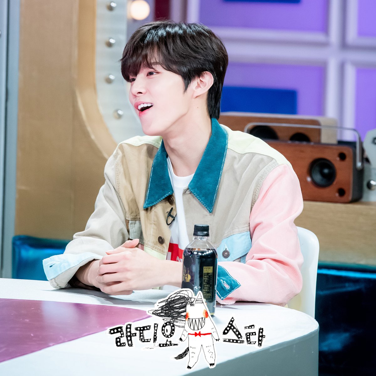 withMBC's tweet photo. 짤랑이 우석이가 라스에 나왔어요!
오늘 밤 몇 시~?
밤 10시 50분에 까먹지 말고 만나요
제발~~~~~😉

#라디오스타 #김우석 https://t.co/LlVk3827UL