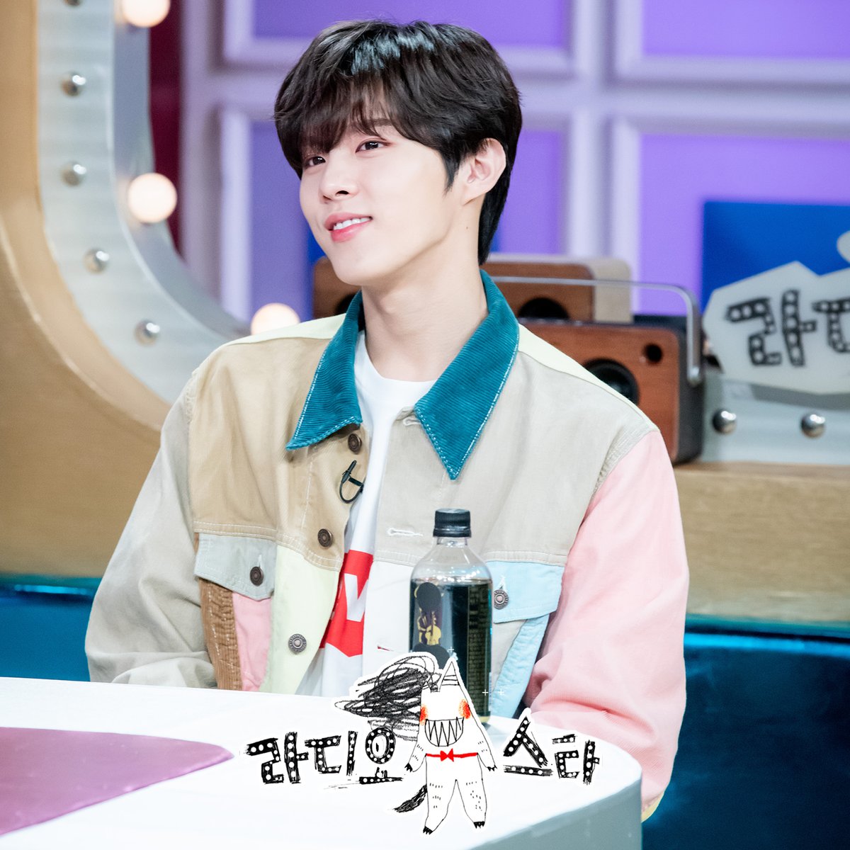 withMBC's tweet photo. 짤랑이 우석이가 라스에 나왔어요!
오늘 밤 몇 시~?
밤 10시 50분에 까먹지 말고 만나요
제발~~~~~😉

#라디오스타 #김우석 https://t.co/LlVk3827UL