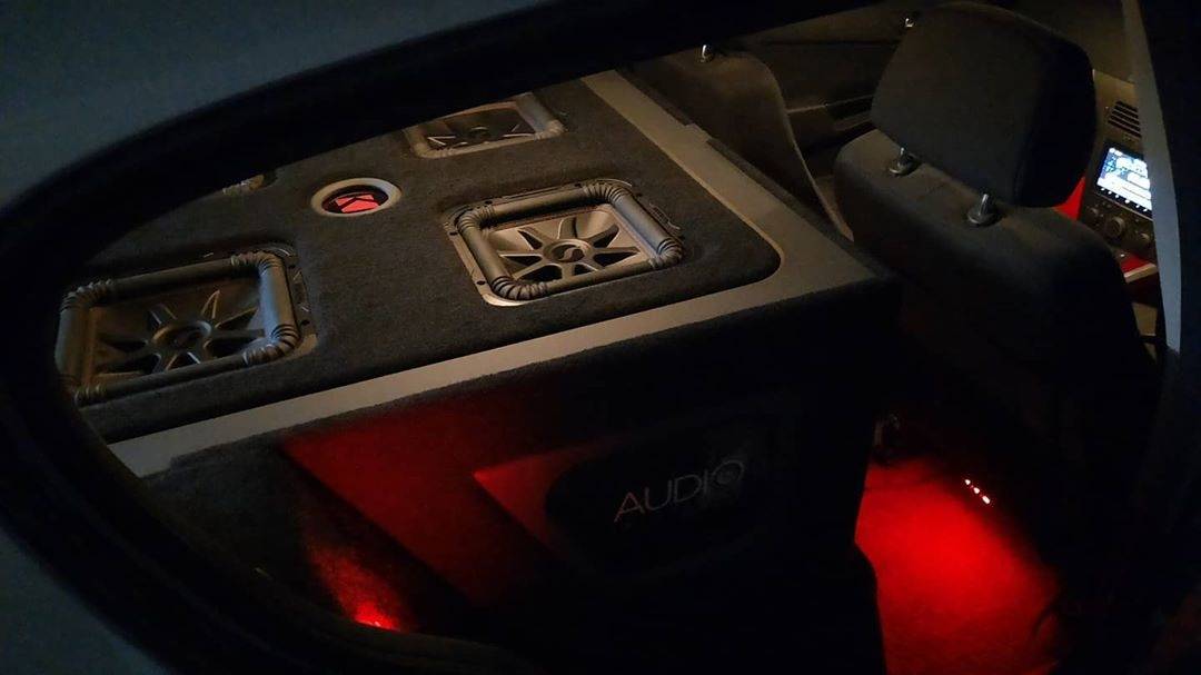PASMAG's tweet photo. Audio Industries in South Africa built this sublime system with @KICKERaudio KXA amplifiers and L7S subs. What a stunner!
#pasmag #kickeraudio #caraudio #carstereo #audioindustriessouthafrica #planetworldsouthafrica #12volt #squaresubs #solobaric #woofergram https://t.co/Qerxi08QII