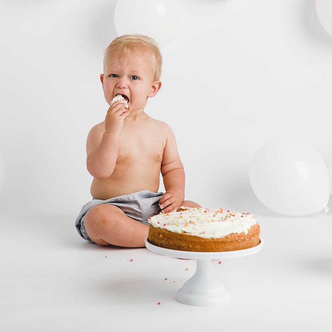 MeaganSarahPics's tweet photo. What is it about cake that just makes us feel sooooo good? Cake we love you!
.
.
#CakeSmash #MeaganSarahCakeSmash #Cutebaby #cakesmashideas #firstbirthdayideas #birthday #funny #funnybaby #grey #white #Meagansarahpics #whiteballoons #simple #minimal #leeds #leedsphotographer https://t.co/iwlgpbcWNp