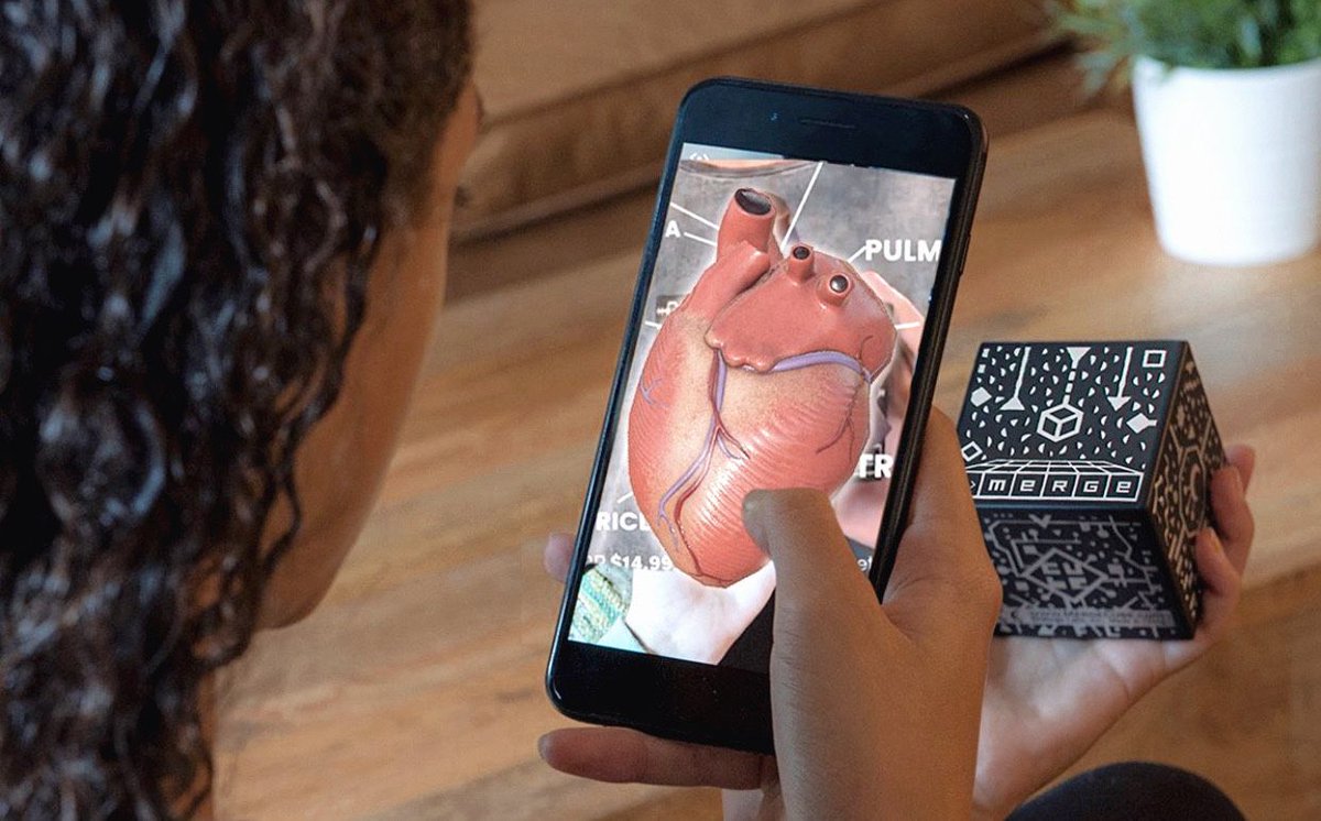 Made out of soft, durable foam, the @merge cube requires no batteries or chargers and relies on a device for it to come to life. Kids can hold holograms in their hands, allowing them to dive into the inner workings of the human heart. https://t.co/NhdZGEl1ck