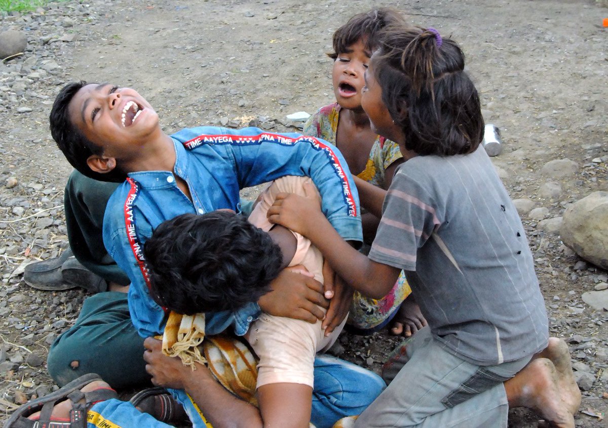 meharaazzz's tweet photo. A Dalit family in Guna tried to commit suicide in front of the police administration. Raju and Savitri requested the police not to run JCB on their crops. After police refused to stop they drink the pesticides. Their children are seen crying... 

#DalitLivesMatter https://t.co/6zifqjbXsv