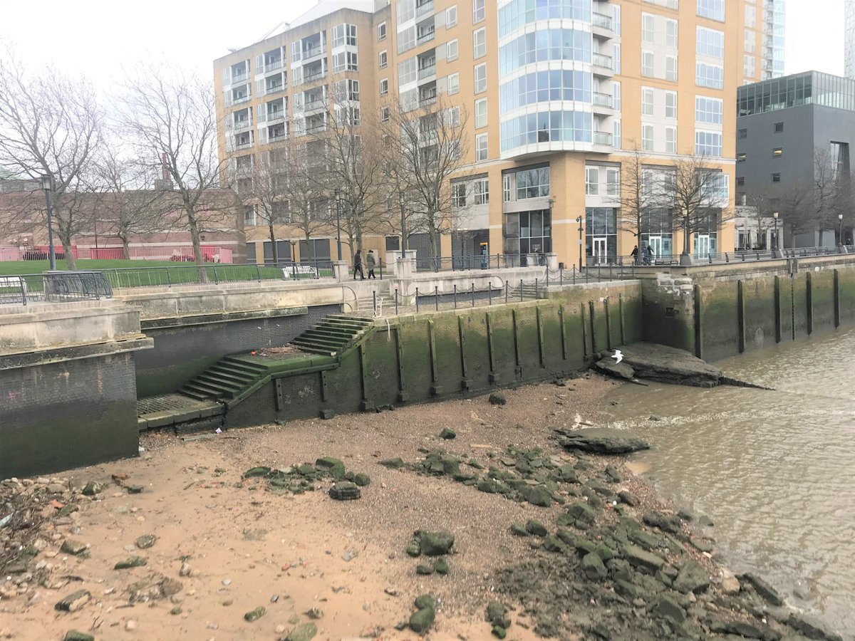 ThamesDiscovery's tweet photo. 100 years later #LimehouseHole had changed. In 1870 a floating pier, one of many along the Thames, was built for the paddle steamer service. Today stone stairs have replaced the wooden ones and the pier has gone (📷1908 © LMA) #LowTideLockdown https://t.co/QGF9F5KTIz