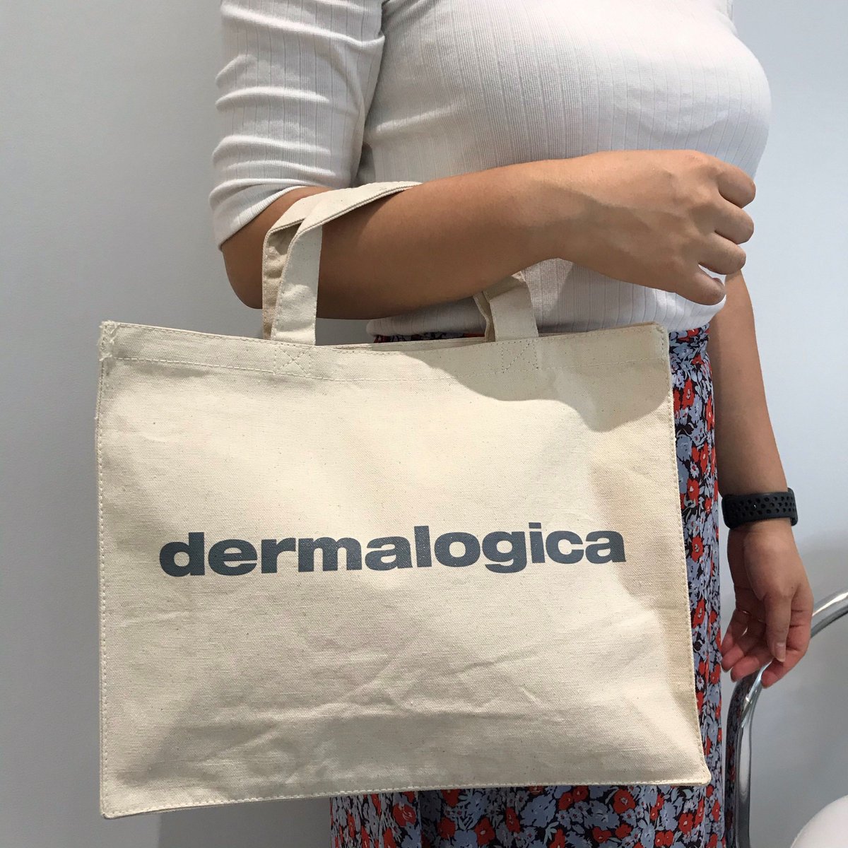 Dermalogicajp V Twitter ダーマロジカ コレド日本橋店では数量限定で 3 000円以上お買上の方に ダーマロジカオリジナルコットンバッグ をプレゼント サイズのファイルや 500mlサイズのペットボトルも入るすぐれもの エコバッグとしてもご活用いただけます