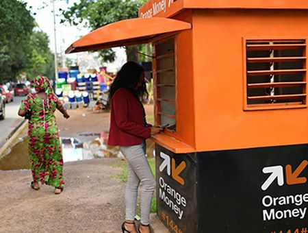 Mobile money : avec le Gabon et la Guinée équatoriale, Orange Cameroun lance les transferts d’argent dans la zone Cemac | agenceecofin.com/operateur/1507…